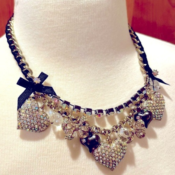 Betsey Johnson VINTAGE Y2K Gold Pavé Heart Necklace NEW - Picture 3 of 10